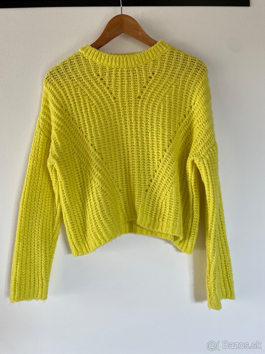 Žltý sveter