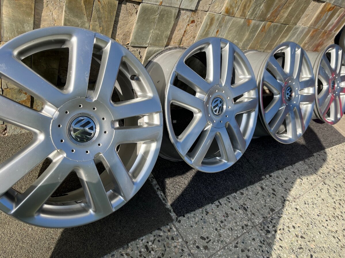 Predám originálne VW - 17 palcové hliníkové disky