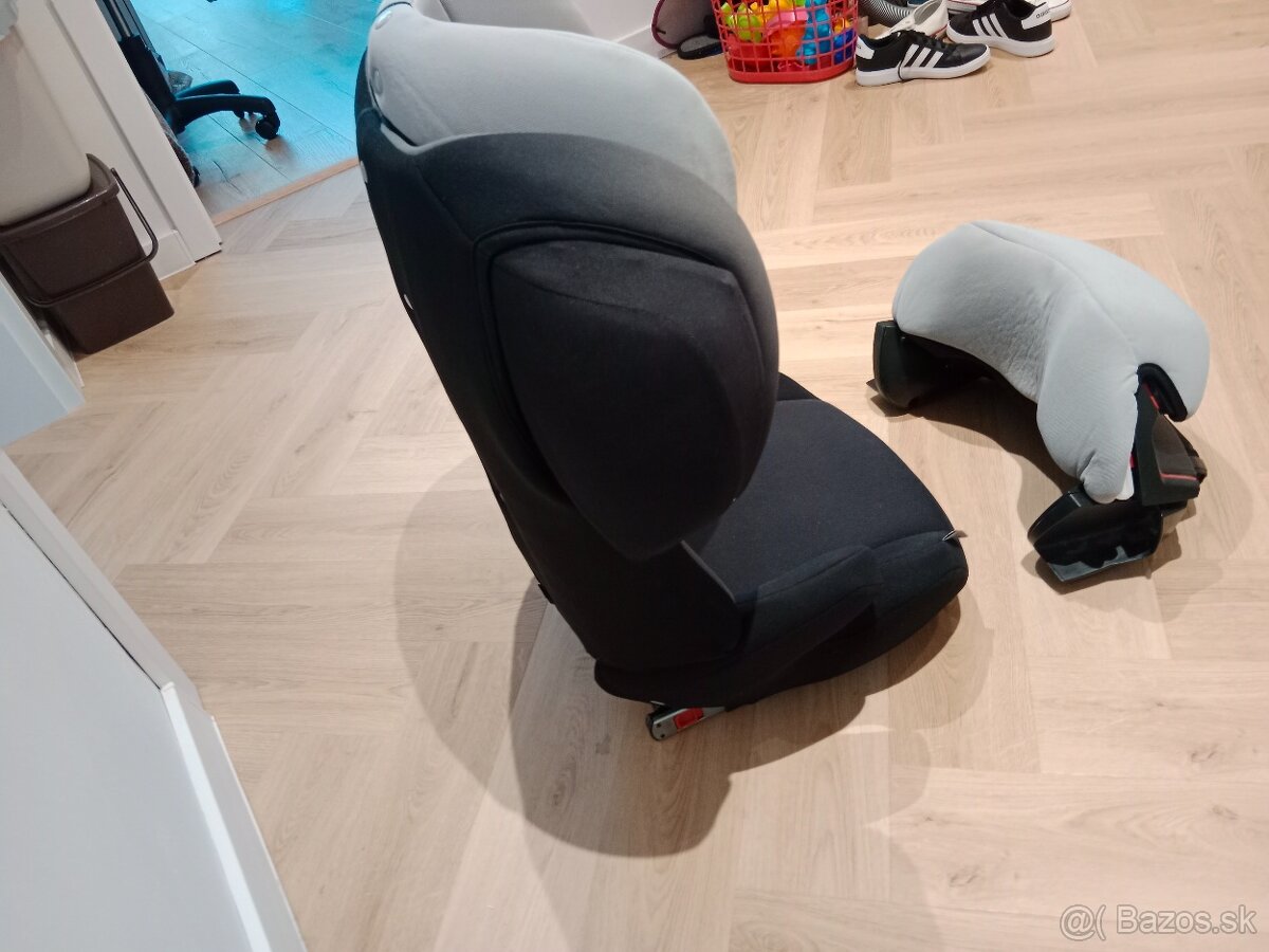 Sedačka s pultikom.