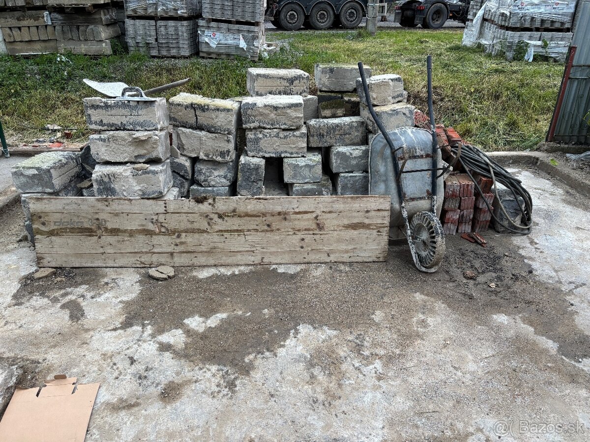 Darujem za odvoz tehly a tvarnice