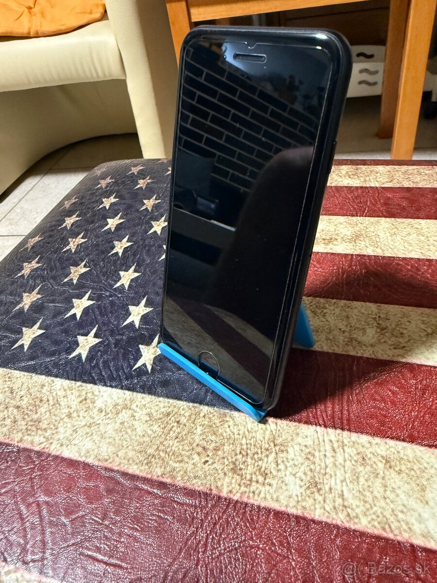 Predám Apple iPhone SE 2020 64GB