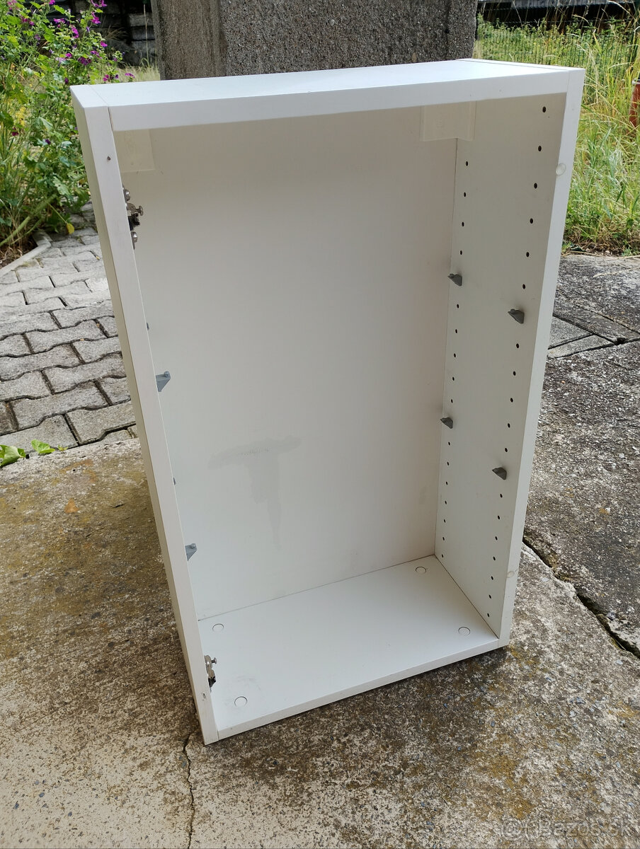 IKEA Vättern - skrinka so zrkadlom