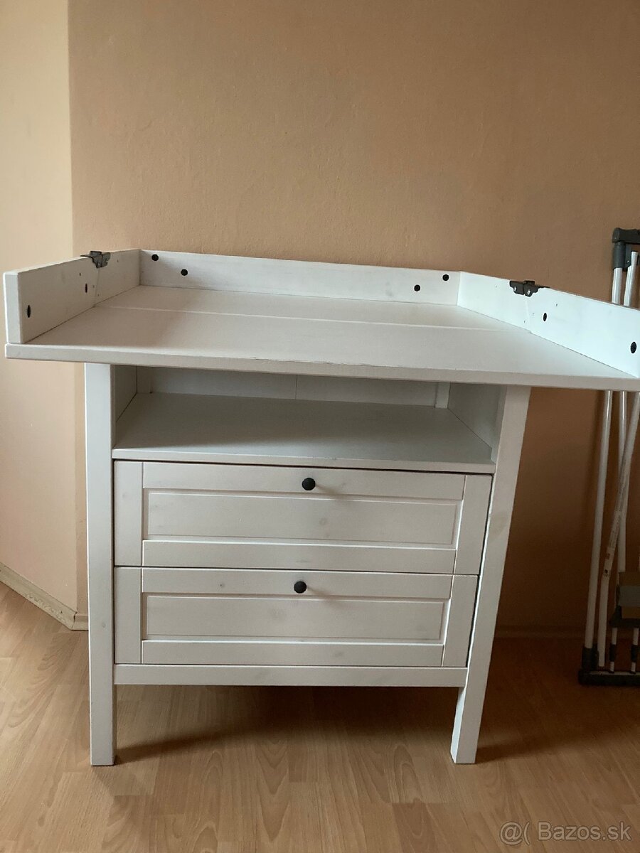 Biela komoda na prebaľovanie IKEA SUNDVIK