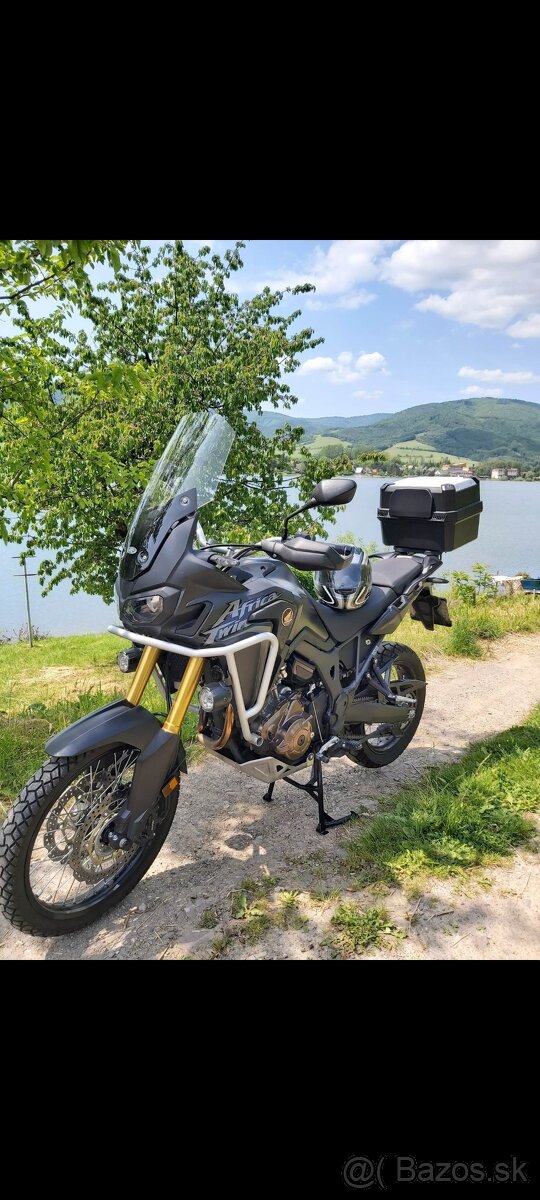 Predam Honda Africa Twin 1000.