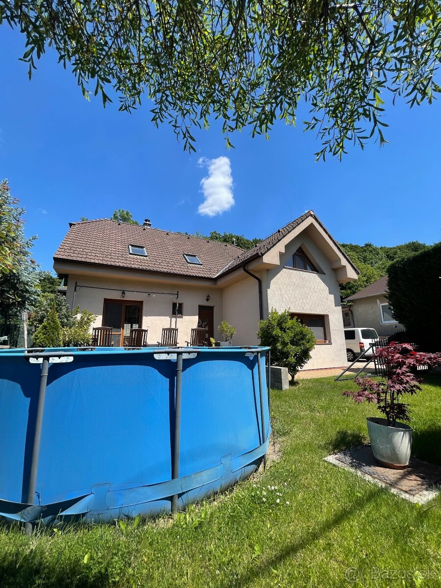 Na predaj rodinná vila pri Malackách