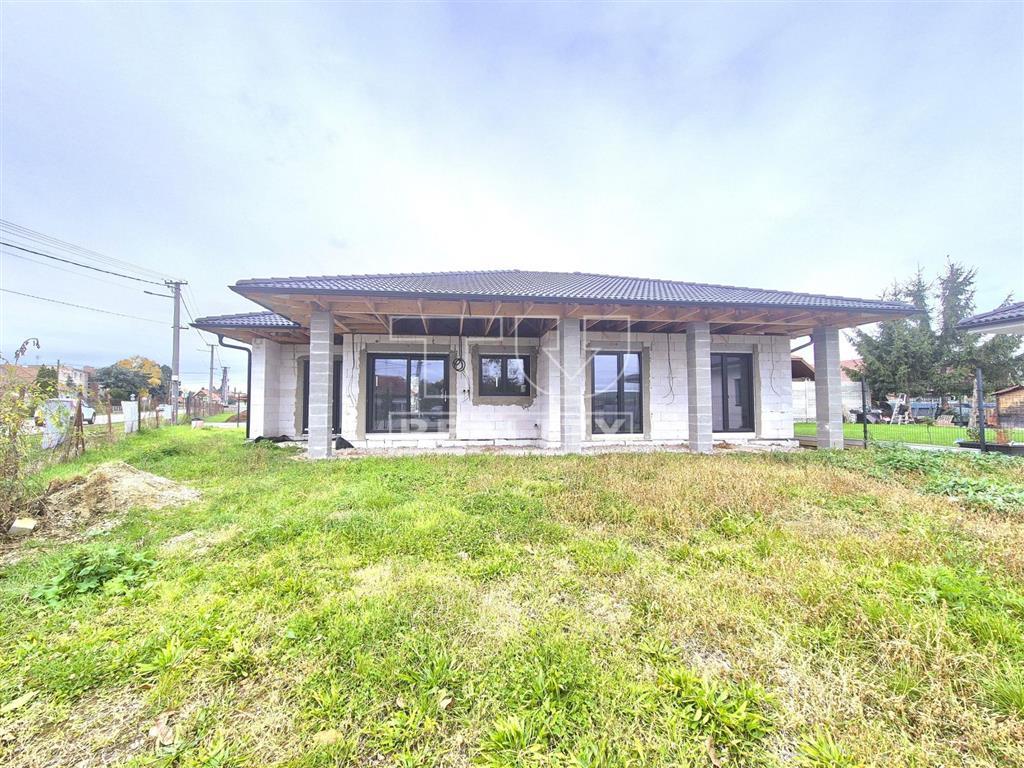 REZERVOVANÉ. Rozostavaný rodinný dom v štádiu hrubej...