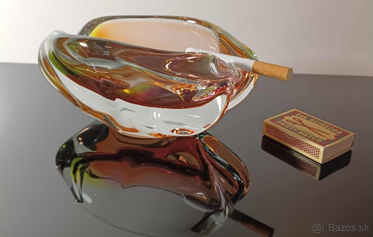 Nádherný popolník, miska z hutného skla návrh Jozef Rozínek