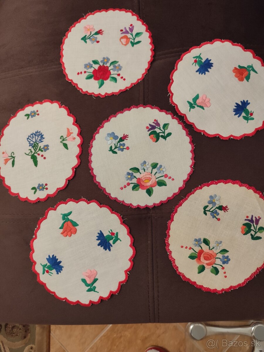 Vyšívané , ručná práca