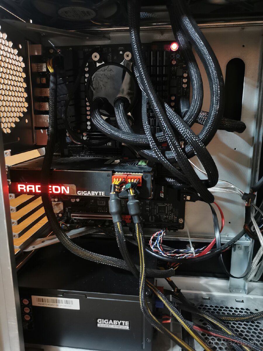 Predám straší počítač - nefunkčný