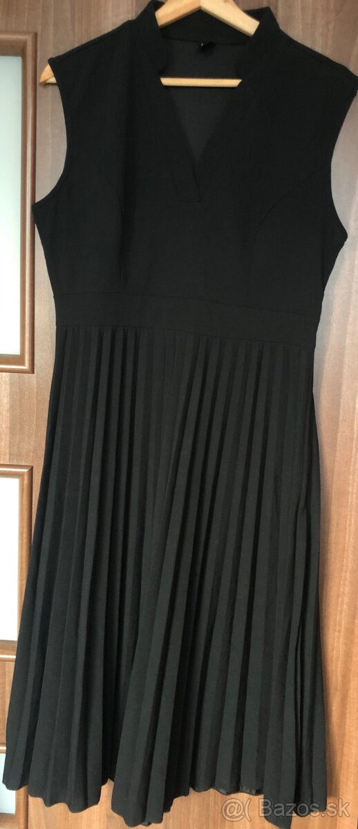 Čierne plisované šaty