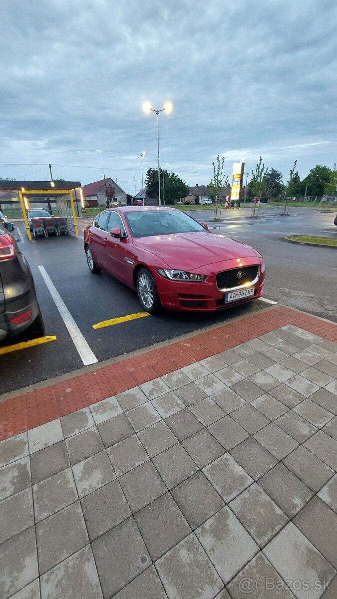 Jaguar Xe 2016