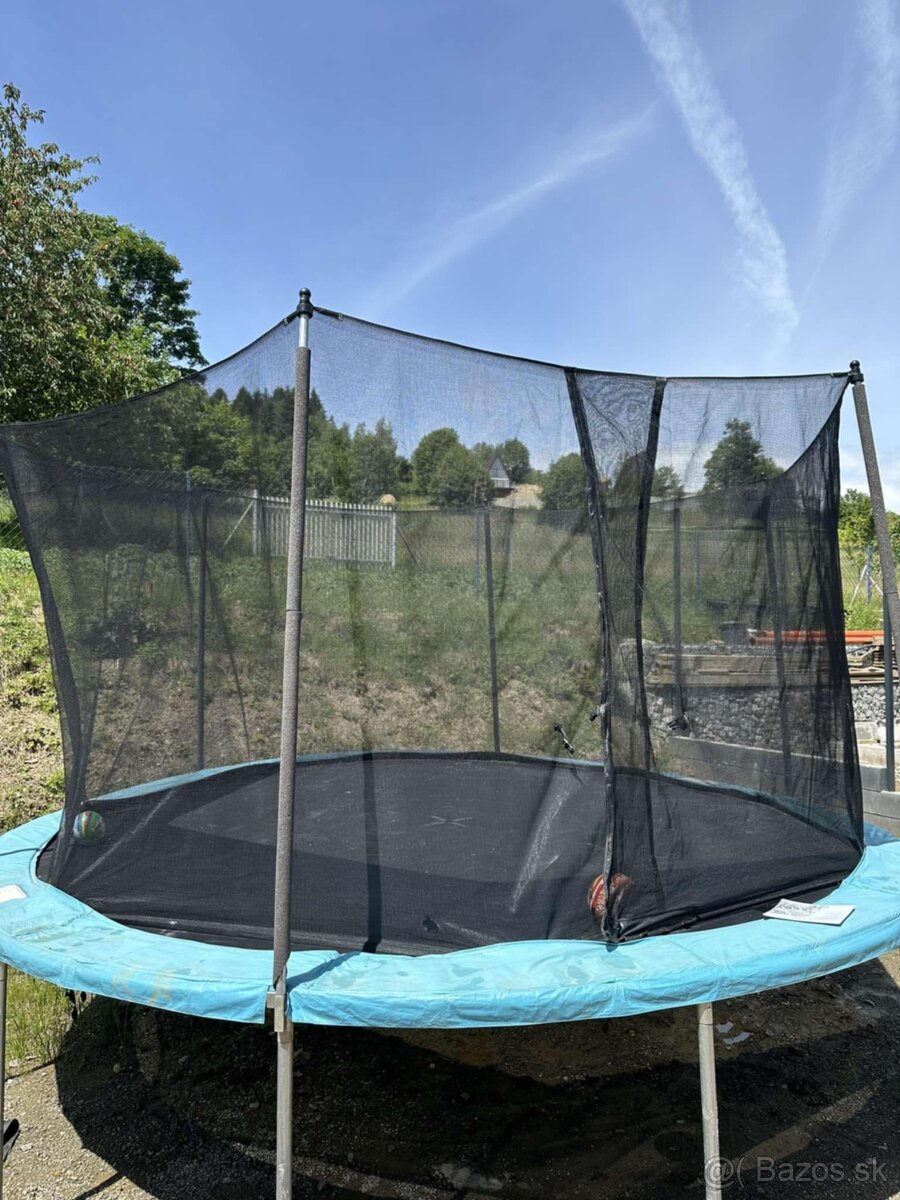 Trampolína