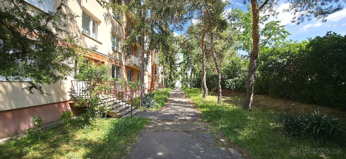 PNORF–priestranný 2i byt, 66 m2, 2x balkón, Vinohradská ul.