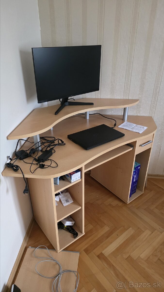 Pc stolik