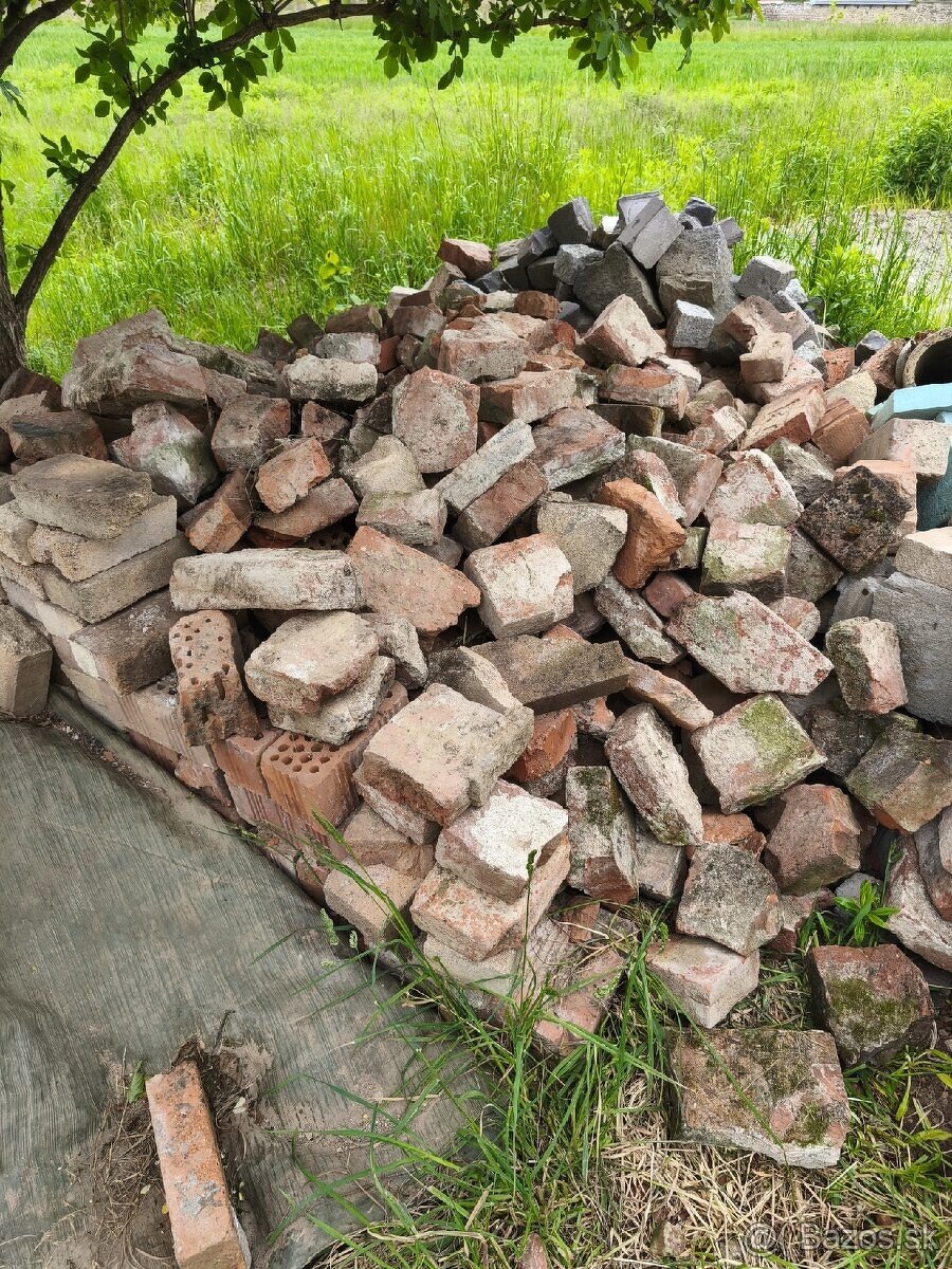 Darujem tehly za odvoz