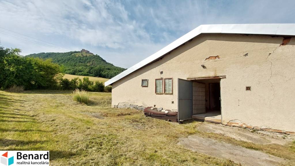 Na predaj MULTIFUNKČNÝ OBJEKT v KAPUŠANOCH, POZEMOK 2649 m2.