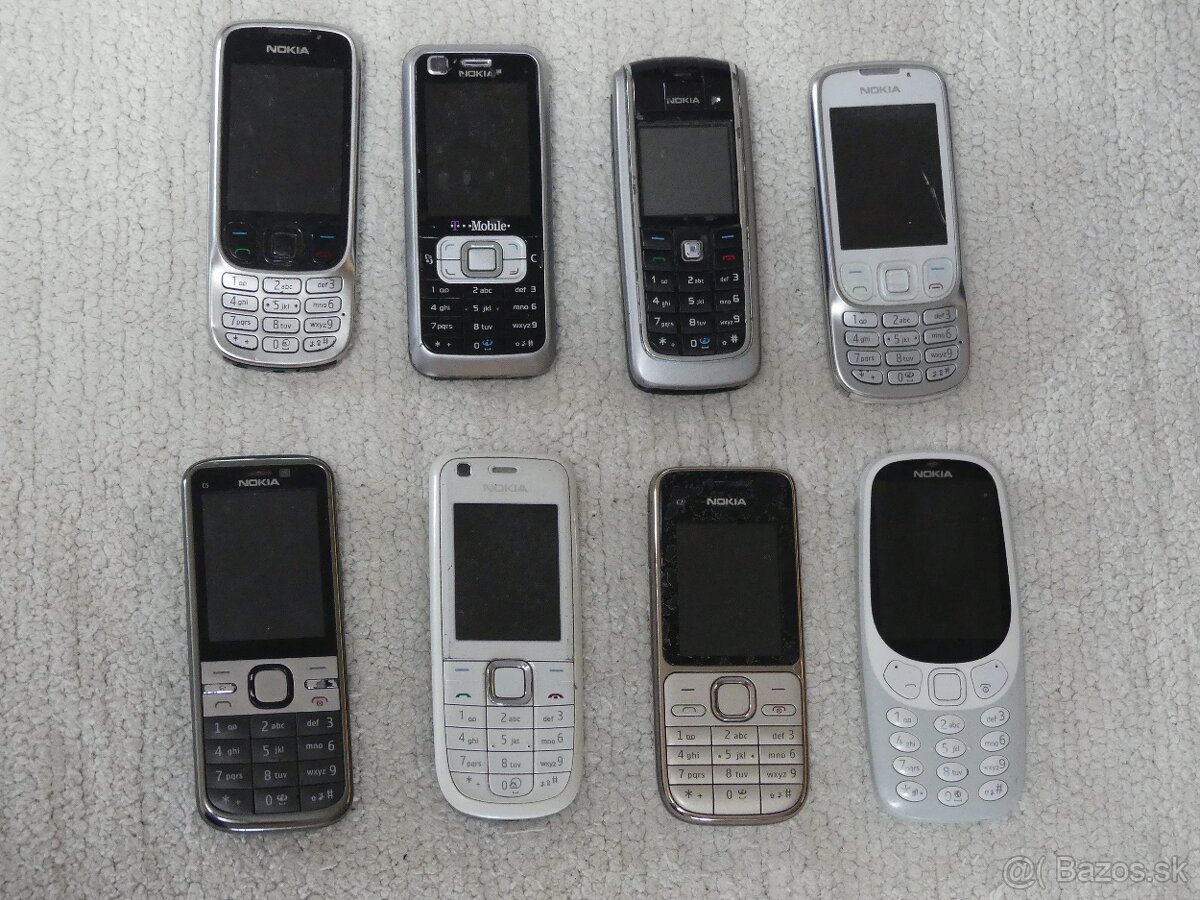 Nokia retro, vintage telefony spolu s nabijackou a headsetom
