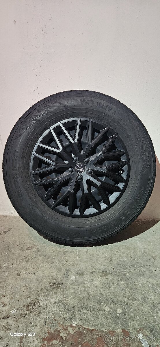 Predám zimné pneumatiky 215/70 R16 s diskami