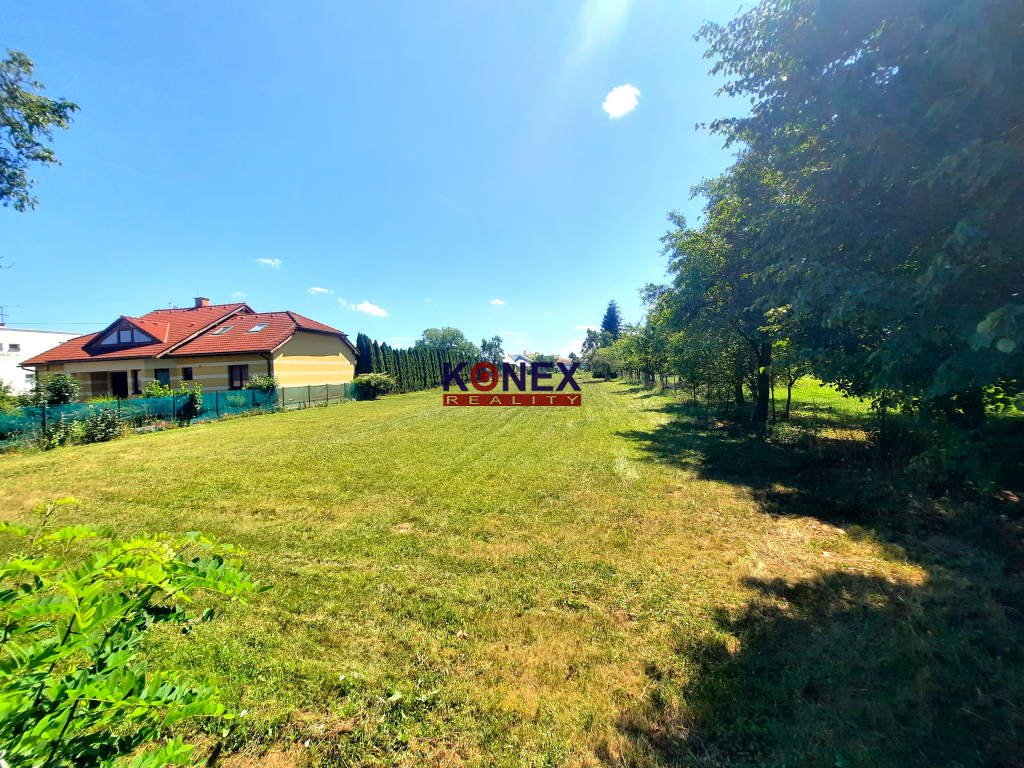 Rozľahlý rovinatý pozemok na výstavbu – KRÁSNOVCE