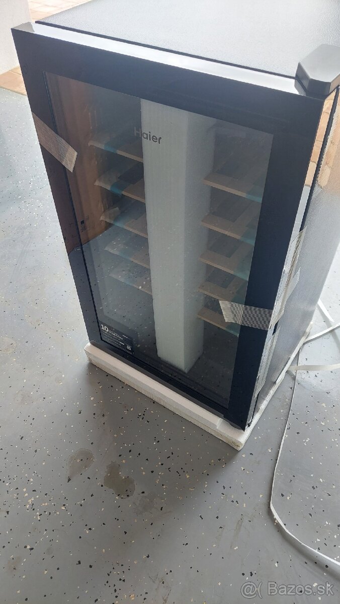 Vinoteka HAIER HWS33GG