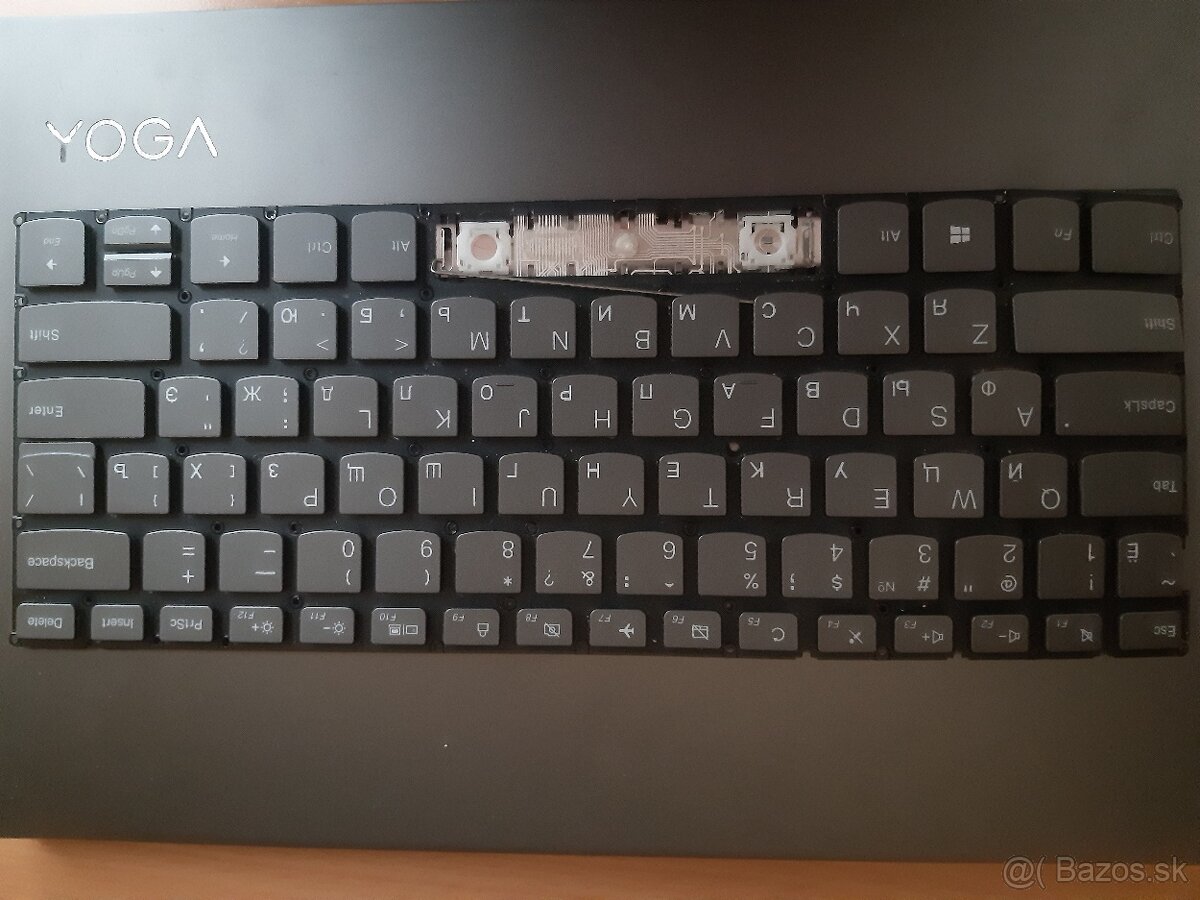 klavesnica z notebook YOGA pokazená, klávesy sú funkčne