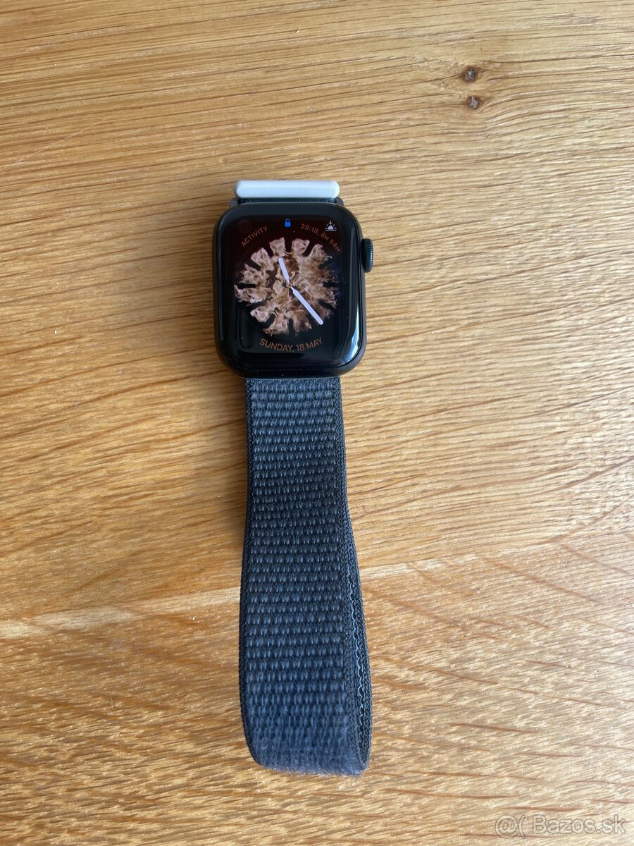 Apple Watch SE GPS (2023) 40mm tmavosivé