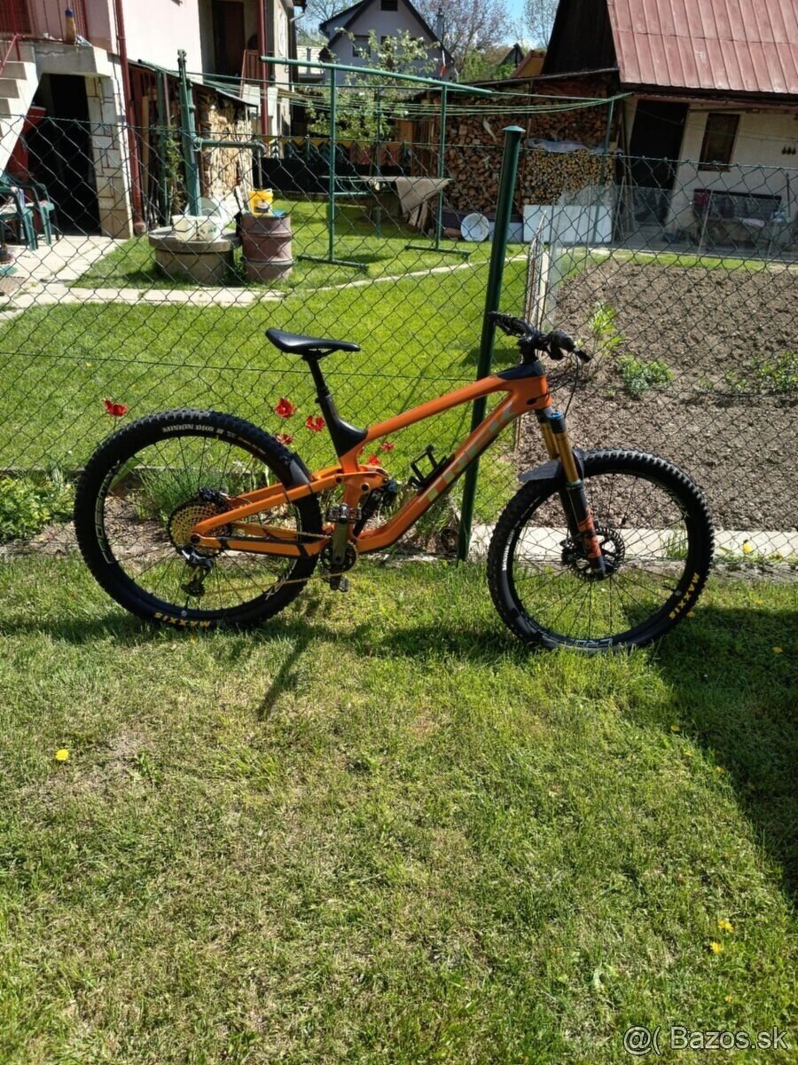 bicykel trek slash 9.7 carbon