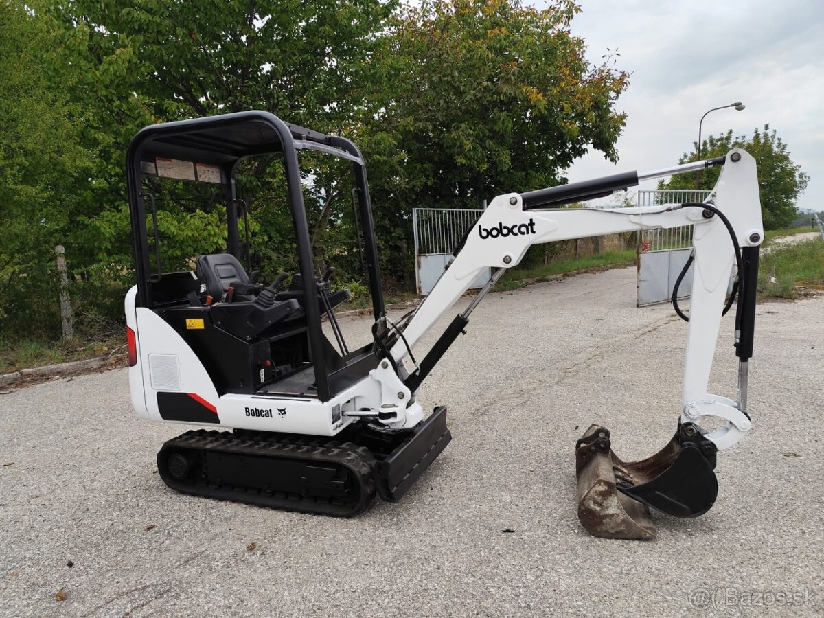 Bager Bobcat 320. 2x lyžica.