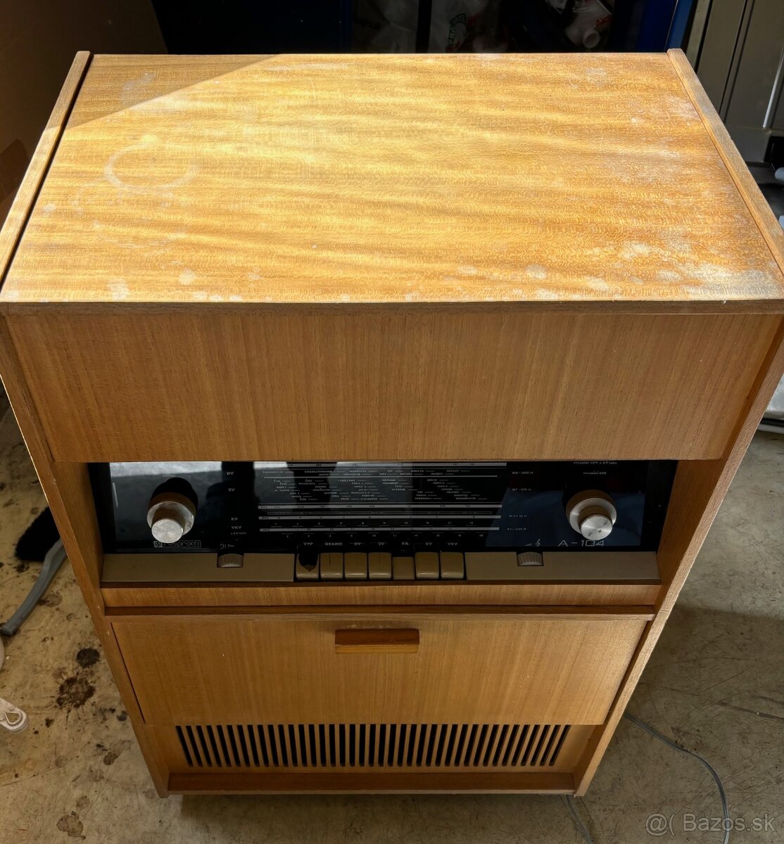 Predám gramorádio RESPROM A104, Akord