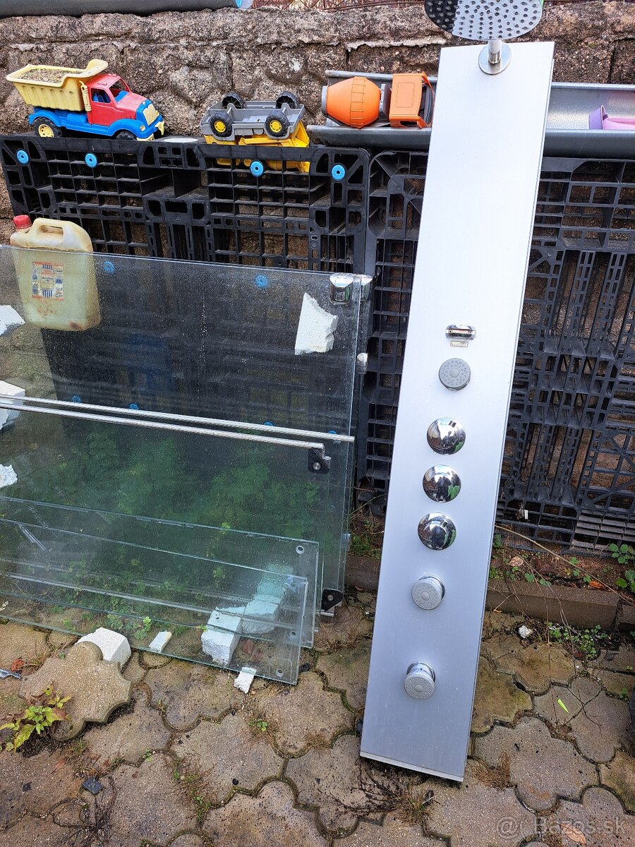 Predam sprchovy kut tvaru U aj z masaznym panelom