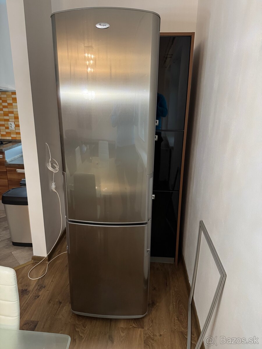 Predam chladnicku Whirpool