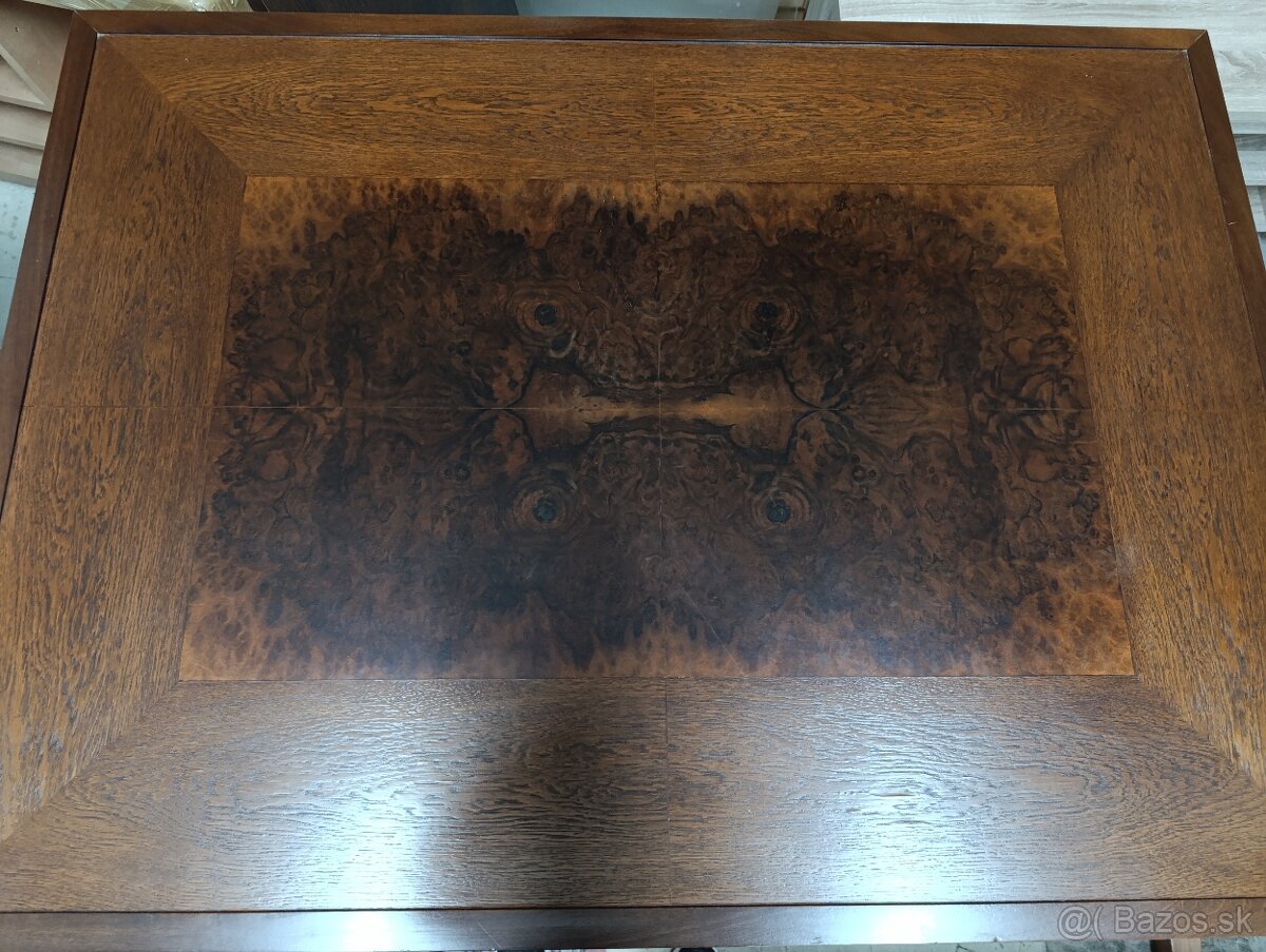 Masívny starožitný  stôl