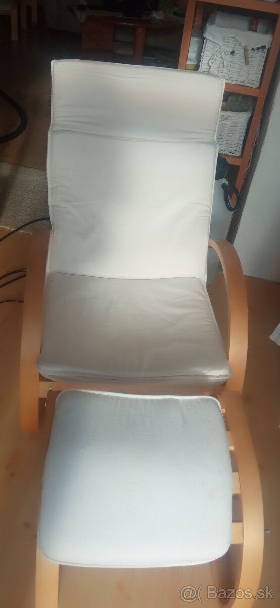 Kreslo IKEA s podnožkou