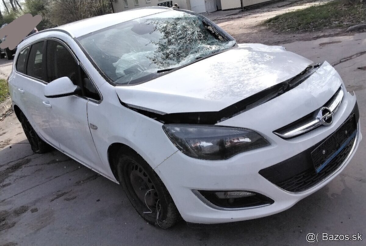 Opel Astra J 1.4 2014 predám motor A14NET, PREDNE SVETLO, PI