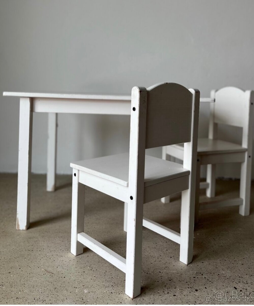 Ikea detsky stolik biely a 2 ks stolicka
