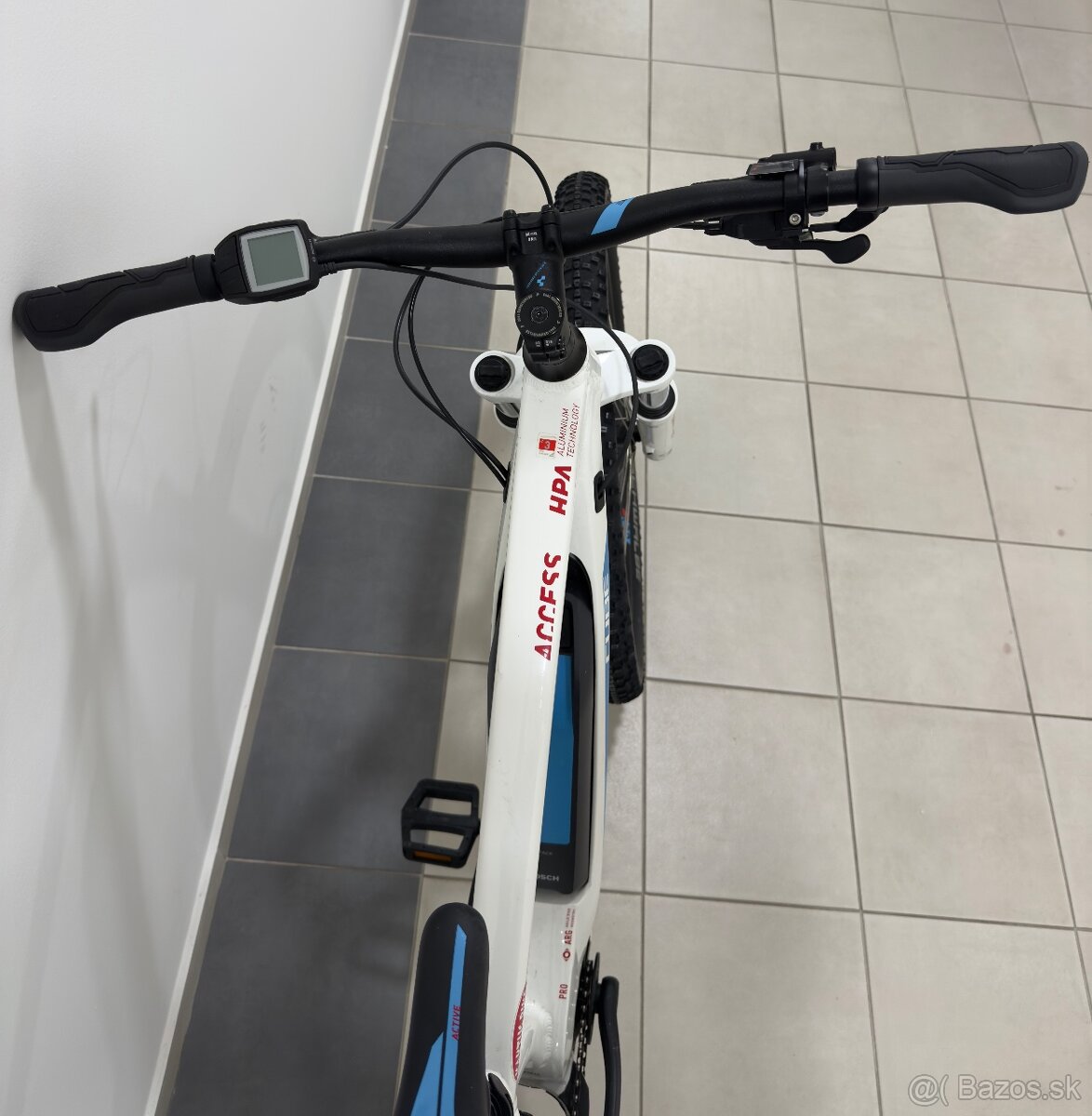 Bicykel elektricky Cube