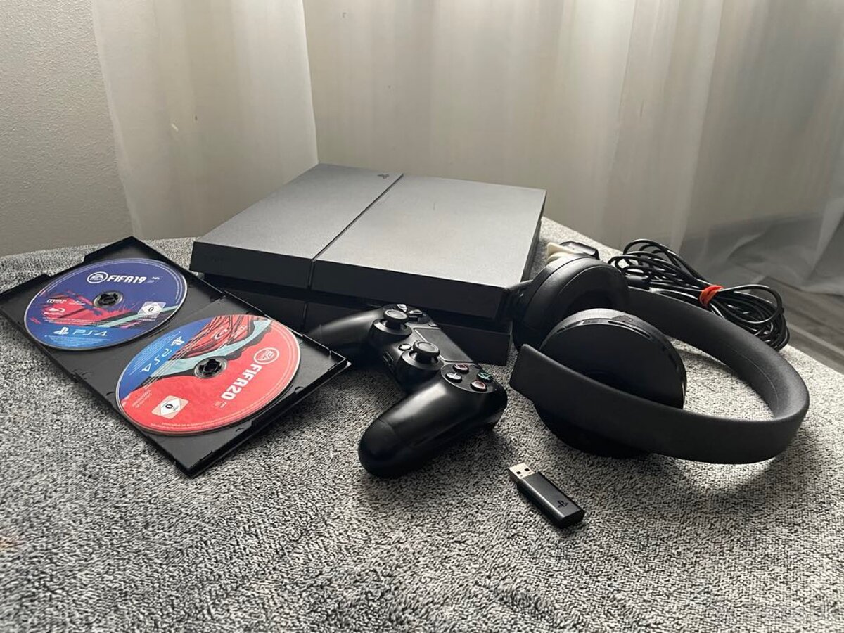 Playstation 4 + sluchadla