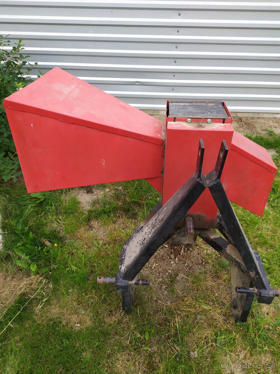 Štiepkovač špalíkovač za traktor