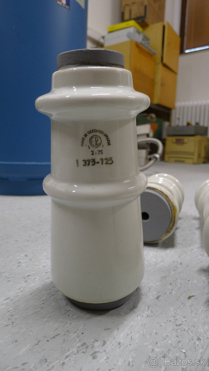 Predám 4 porcelánové izolátory