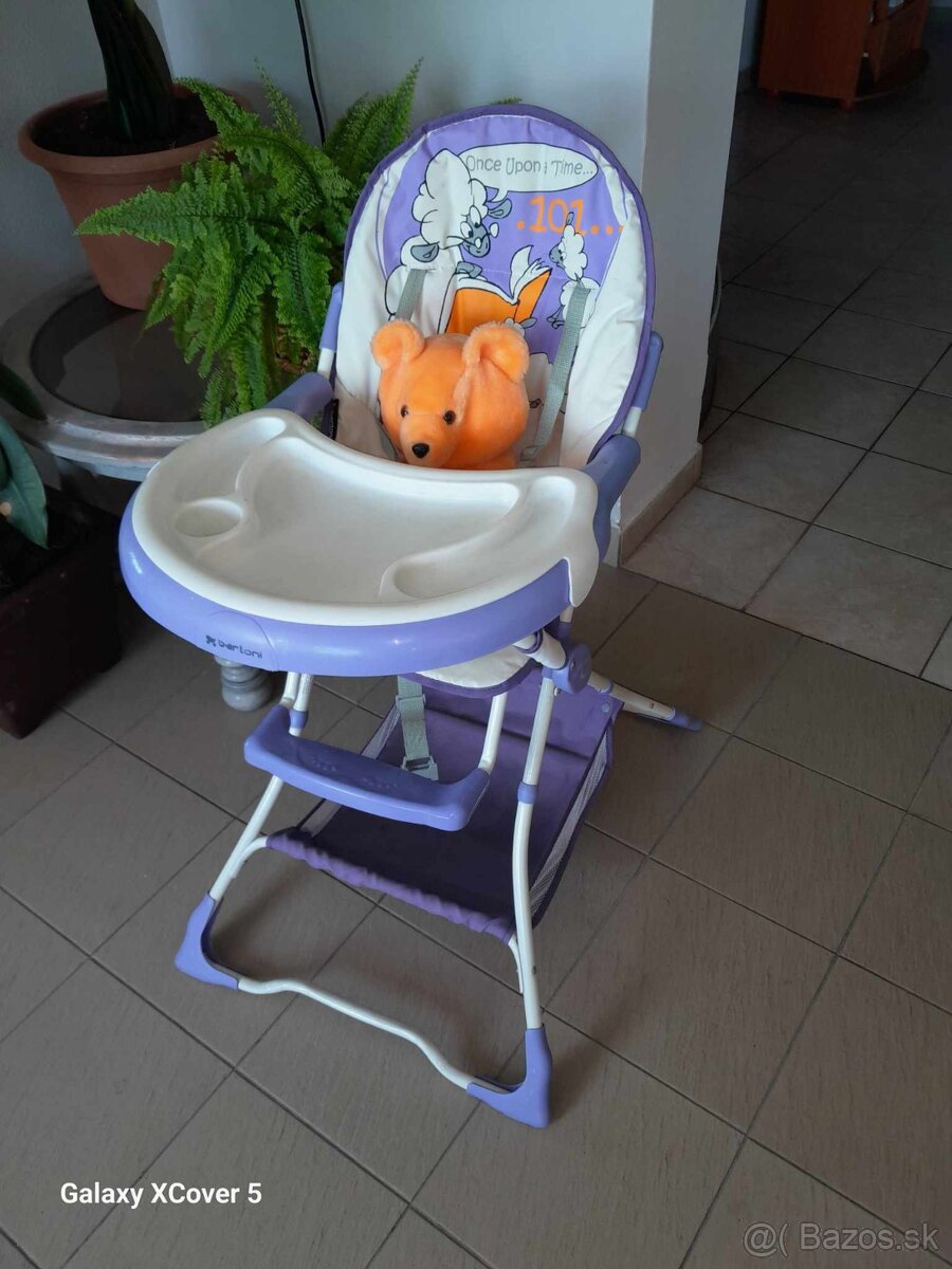 Detská jedálenská stolička.