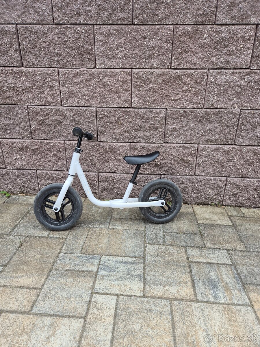 Detsky dievčenský bicykel a odrážadlo