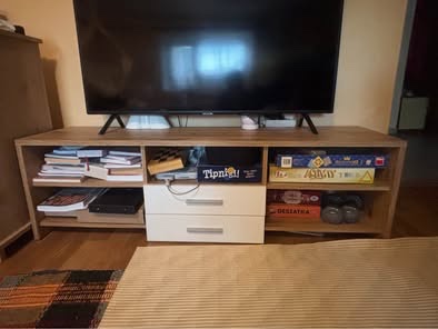 Skrinka pod tv