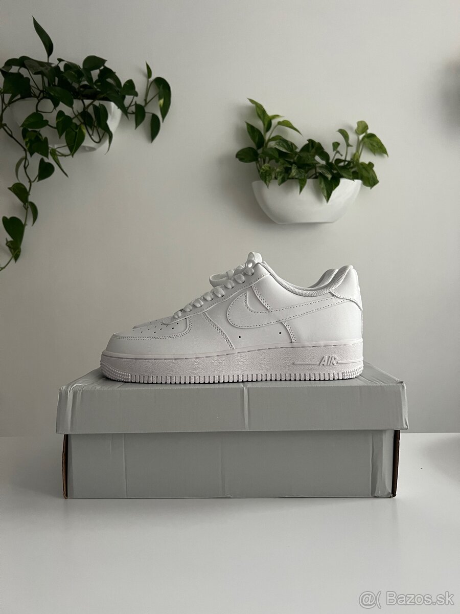 Nike Air Force 1 - All White NOVE