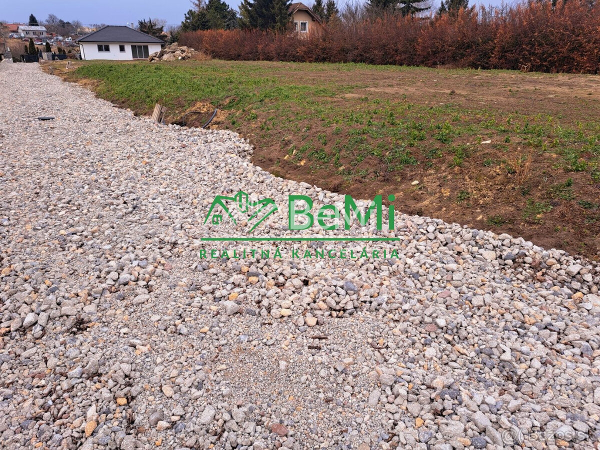 Predaj, stavebný pozemok -  Mojmírovce (008-14-JANS)