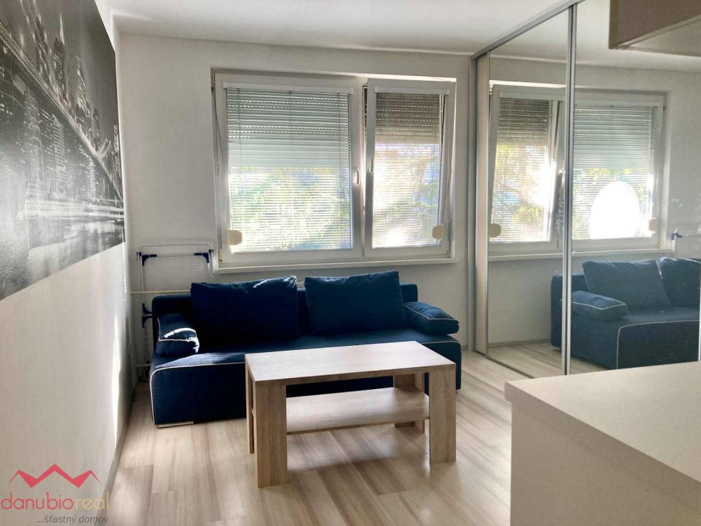 Na predaj kompletne prerobená garsónka, Komárno