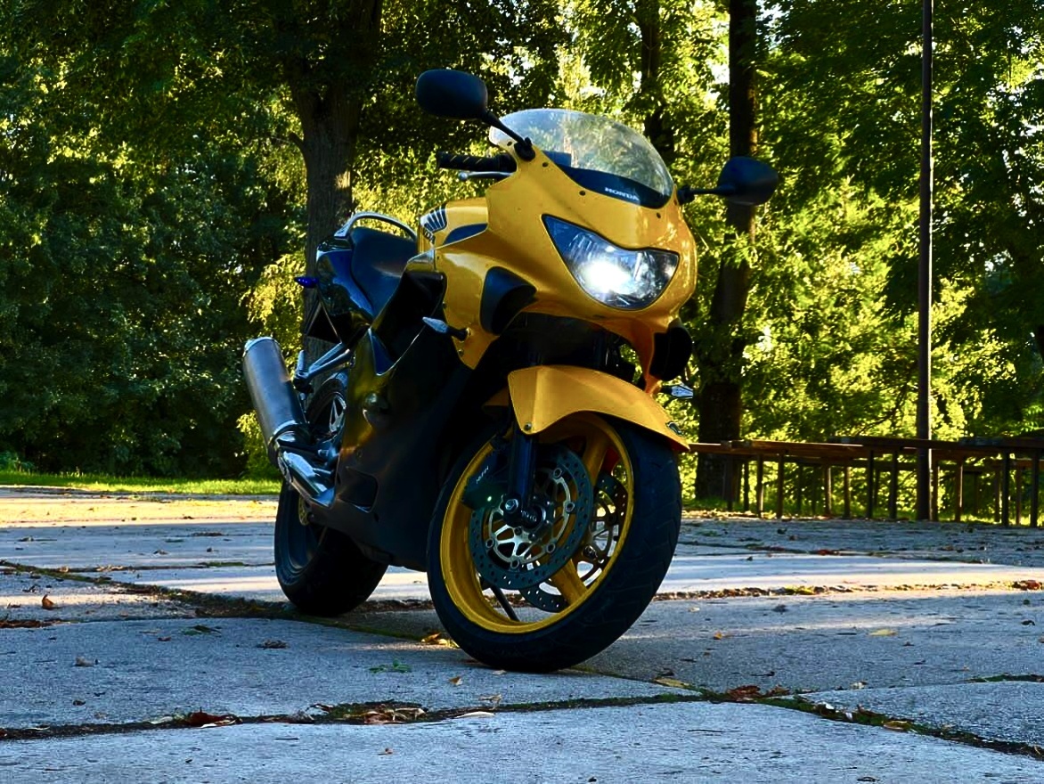 Honda CBR600 F4 (2000) – plne dokončený projekt / bez TP