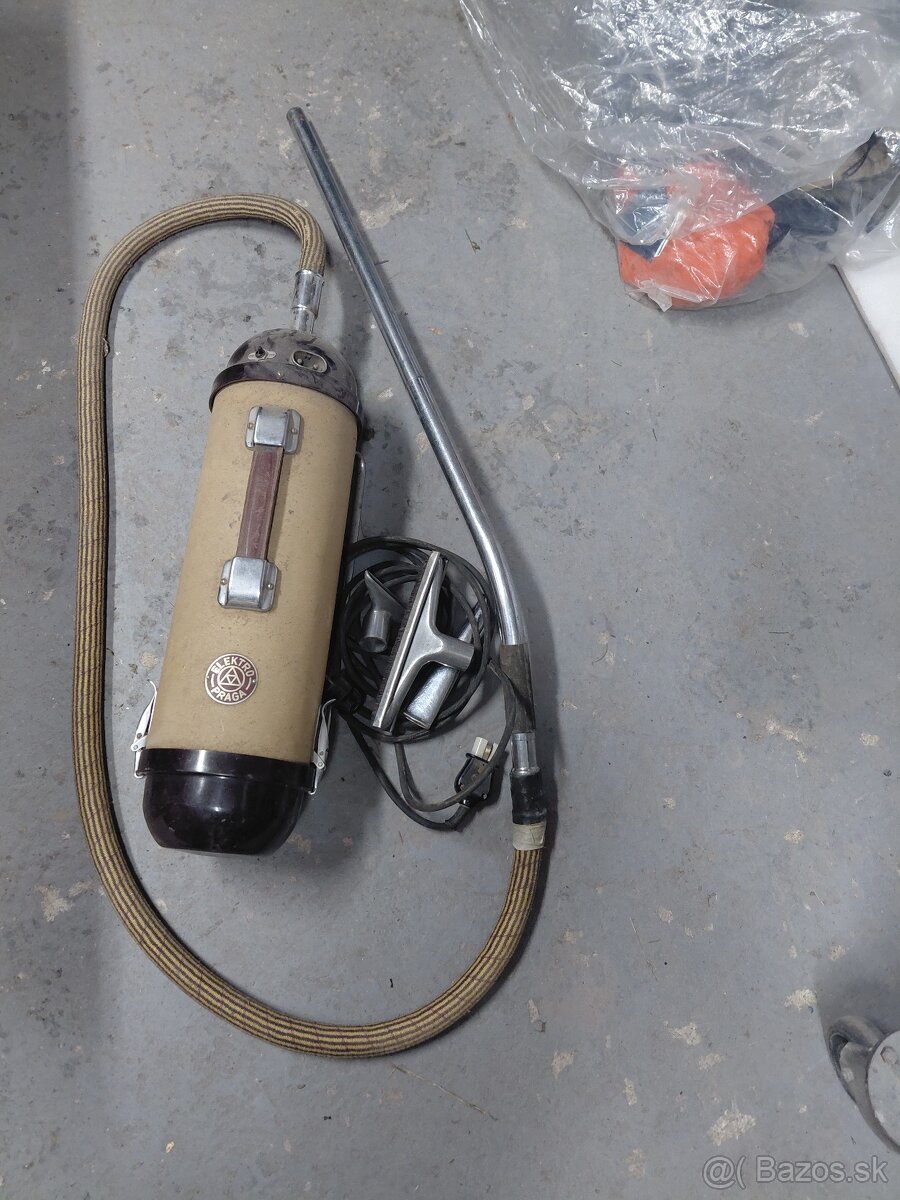 Stary vysavač elektro praga