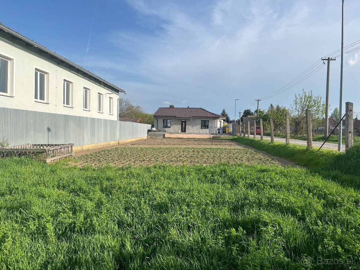 PREDAJ pozemok Drahovce