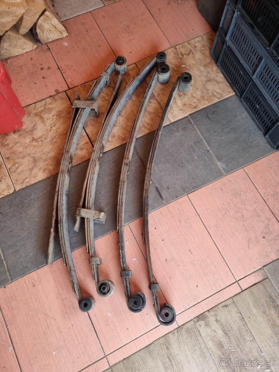 Predam na suzuki samurai napravy a listove pera