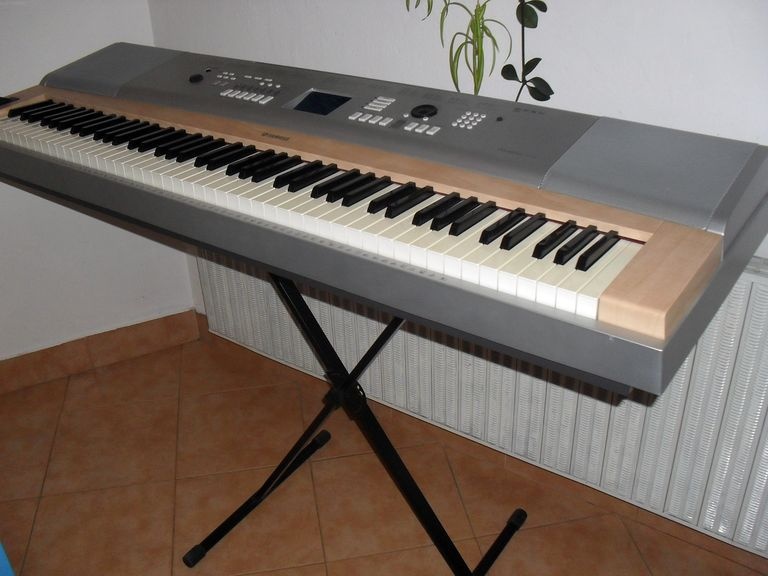 Digitální piano Yamaha Portable Grand DGX 620